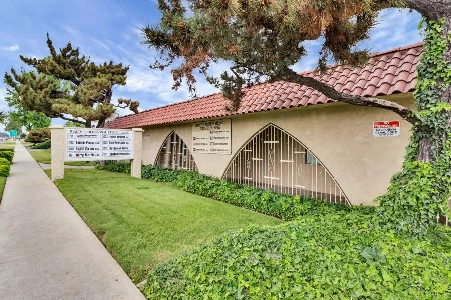 Newsham Dental office building view from the outside street view